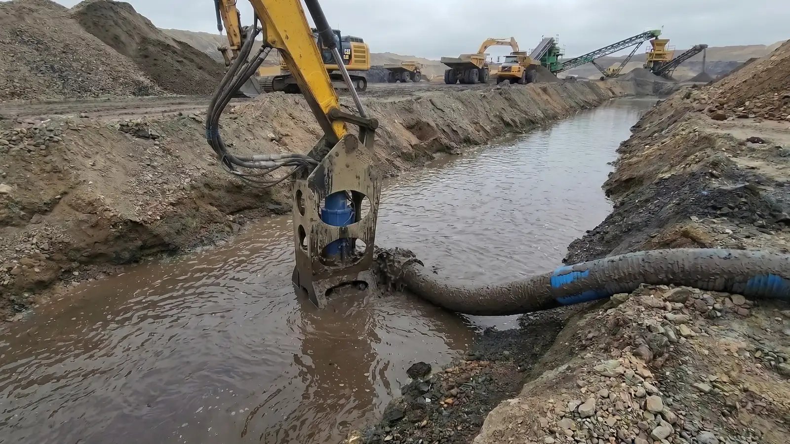 Reliable excavator-mounted dredge pump improving mining canal maintenance efficiency with hydraulic slurry removal for cost-effective, US manufactured dredging solutions.