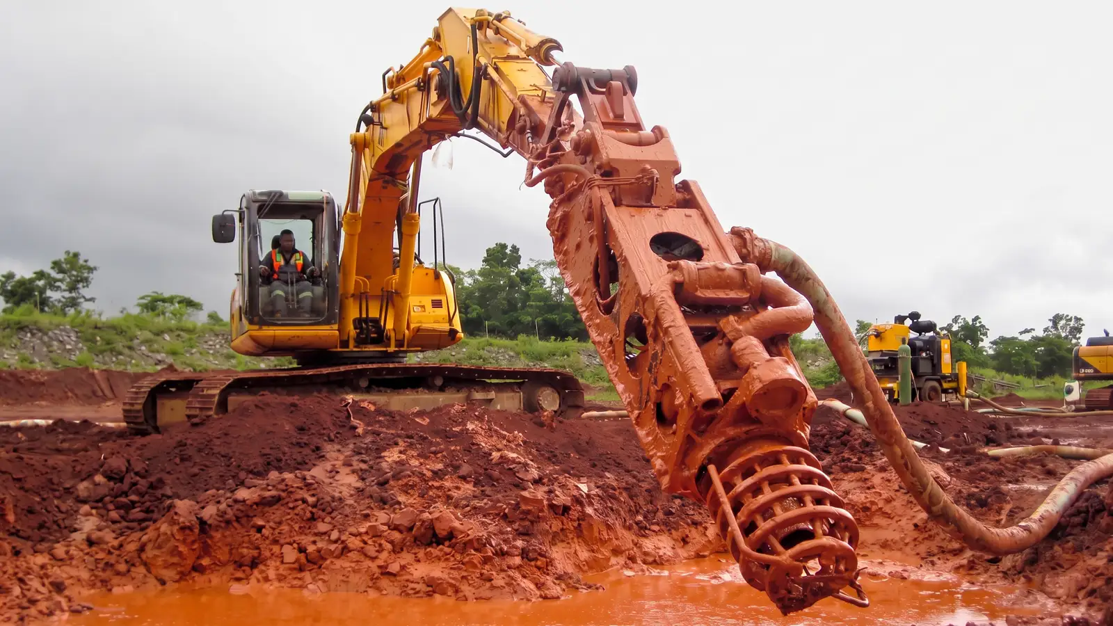 Featured image showing a dredge pump in abrasive slurry service, illustrating the maintenance checklist used to extend equipment life.